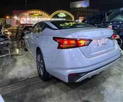 نیسان ئەلتیما